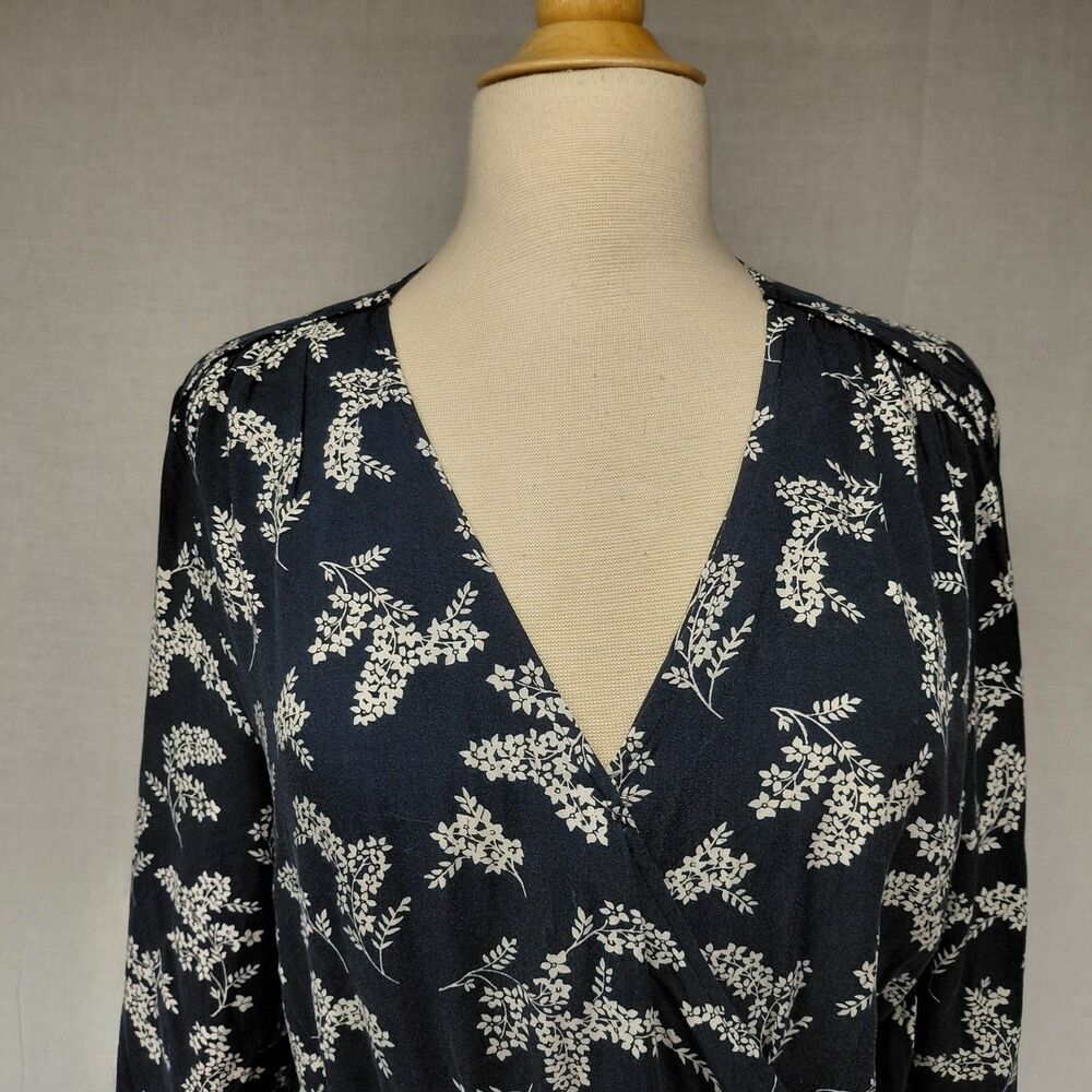GAP Floral V-Neck Faux Wrap Dress Knee Length Navy/ White Sz L - Picture 4 of 9